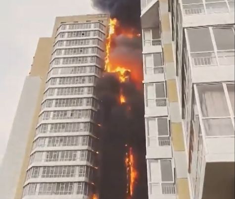 Пожар в жилой высотке на ул. Шахтеров в Красноярске